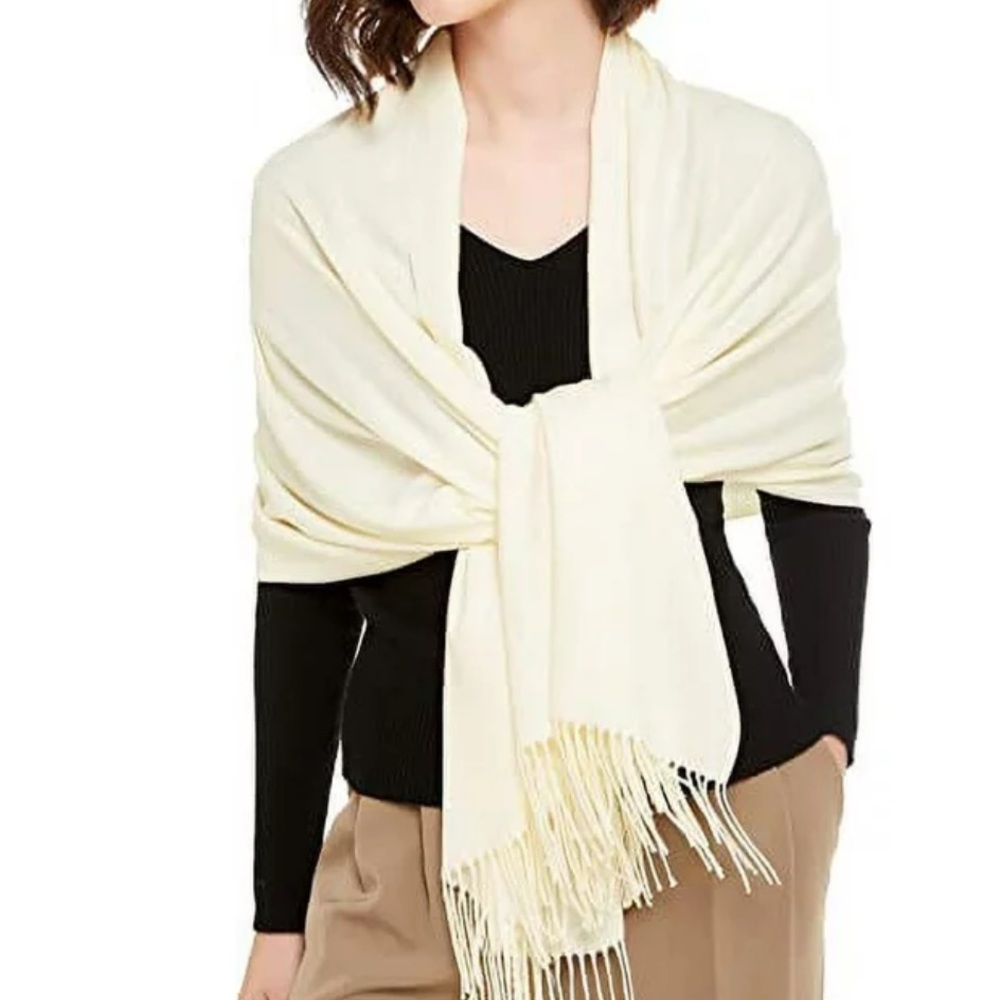 Ivory Pashmina scarf in great condition